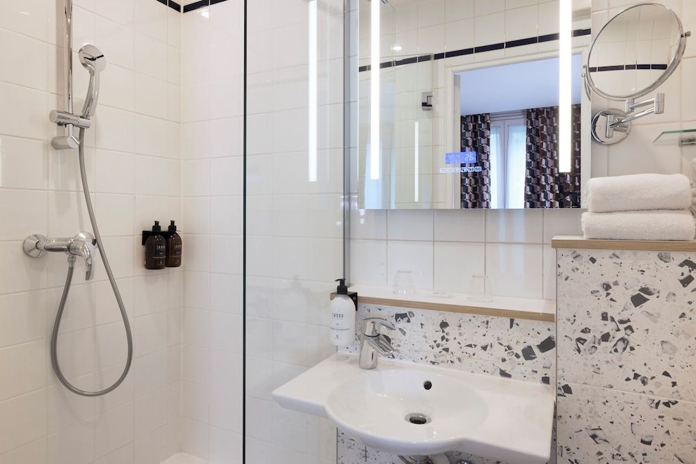 undefined Hôtel Locomo - Gare de Lyon Bastille 10