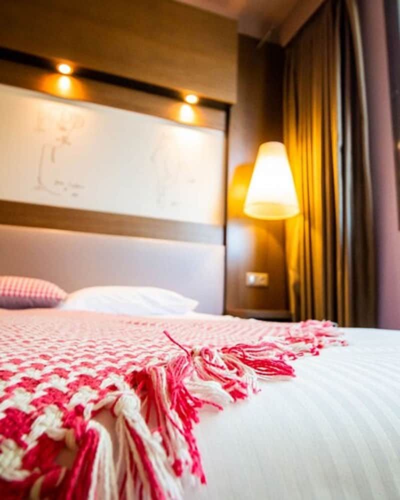 Safari Hotel Double Room, Balcony, Poolside 2