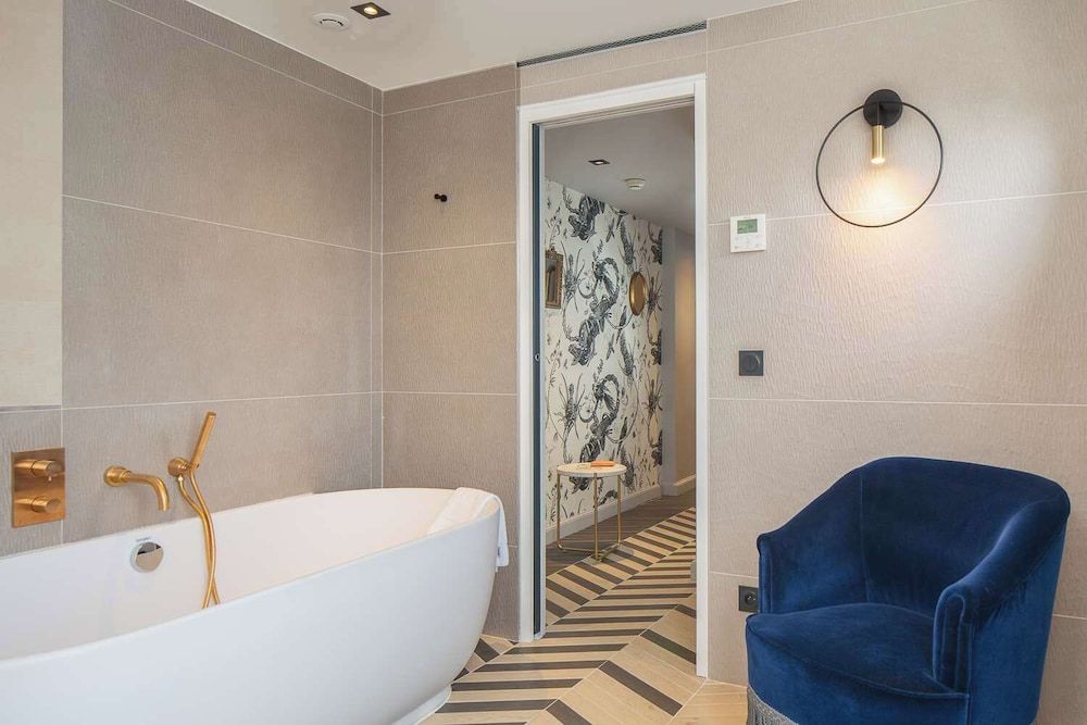 undefined Hôtel LOUISON 10