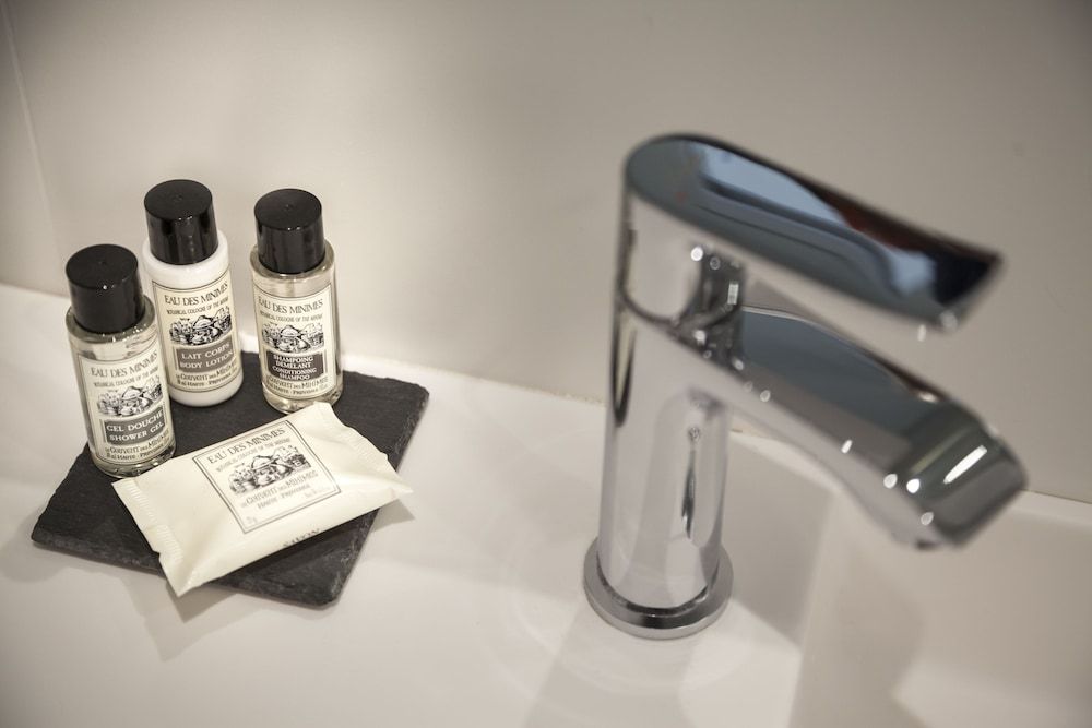 Hôtel Le Mireille Superior Double Room 9