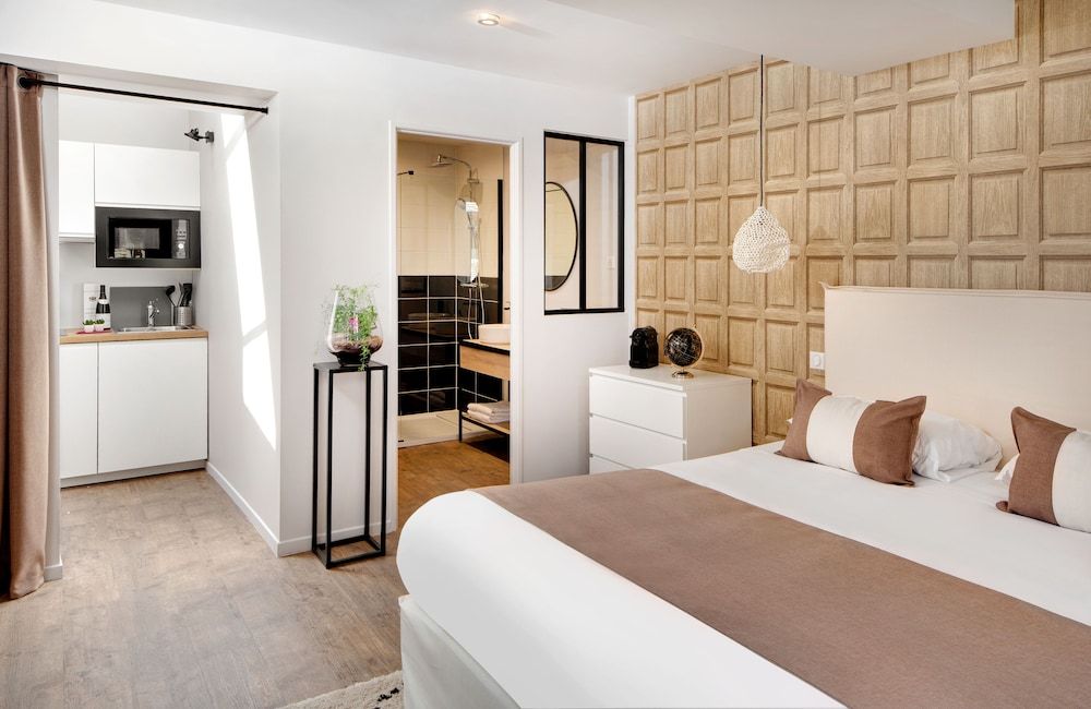 Annexe Maison des Ducs - Studio - 7 Rue Verrerie, 2nd floor, stair access only