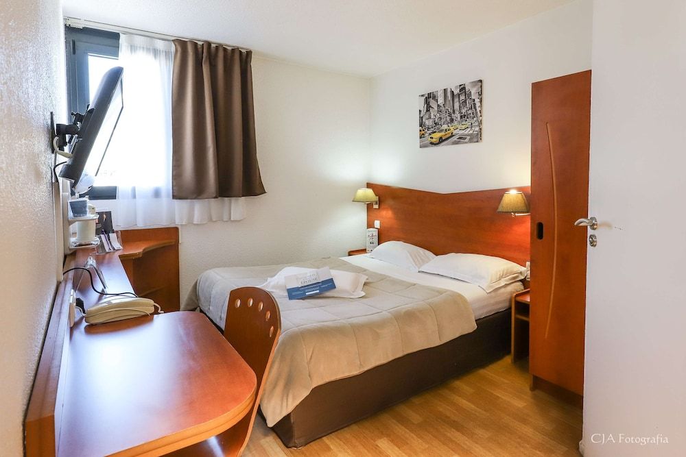 Kyriad Brive La Gaillarde Centre Standard Room, 1 Twin Bed 2