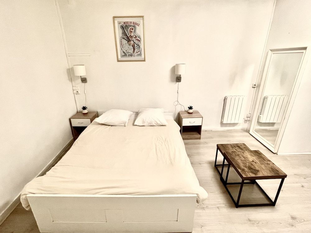 Le Globe Double Room, Private Bathroom 11