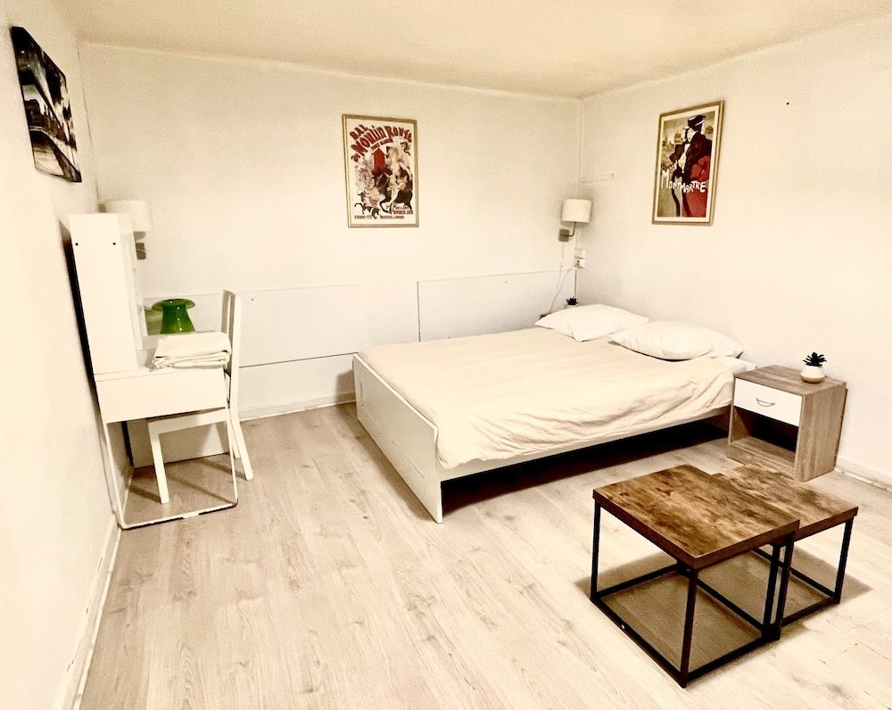 Le Globe Double Room, Private Bathroom 9