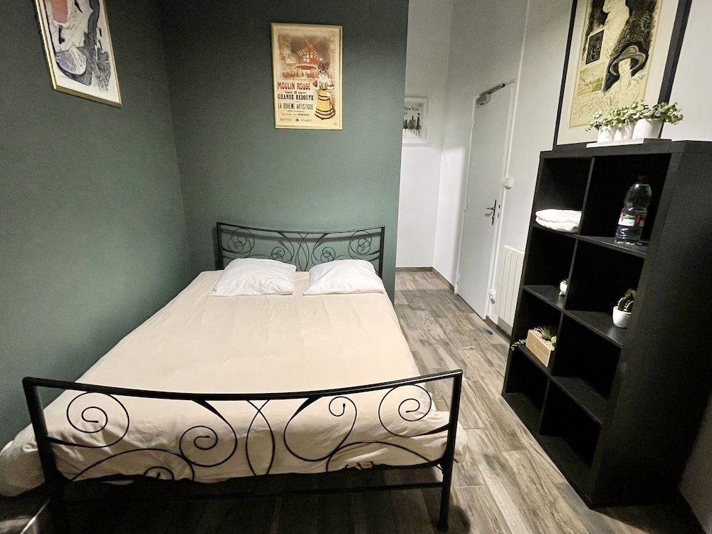 Le Globe Double Room, Private Bathroom 8