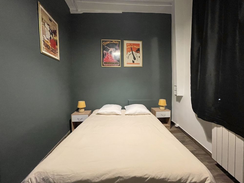 Le Globe Double Room, Private Bathroom 6