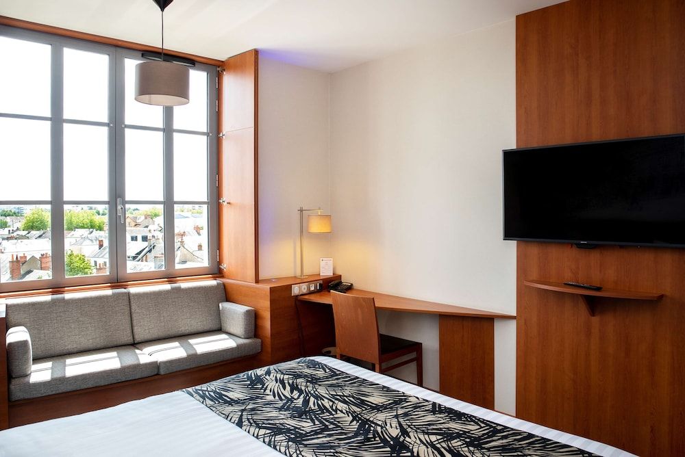 Best Western Plus Hotel Colbert Comfort Room, 1 Queen Bed, Non Smoking 2