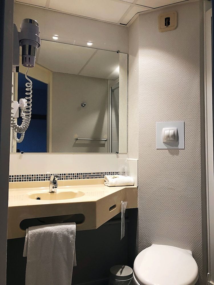 Sure Hotel by Best Western Rennes Chantepie Family Room, Multiple Beds, Non Smoking 8