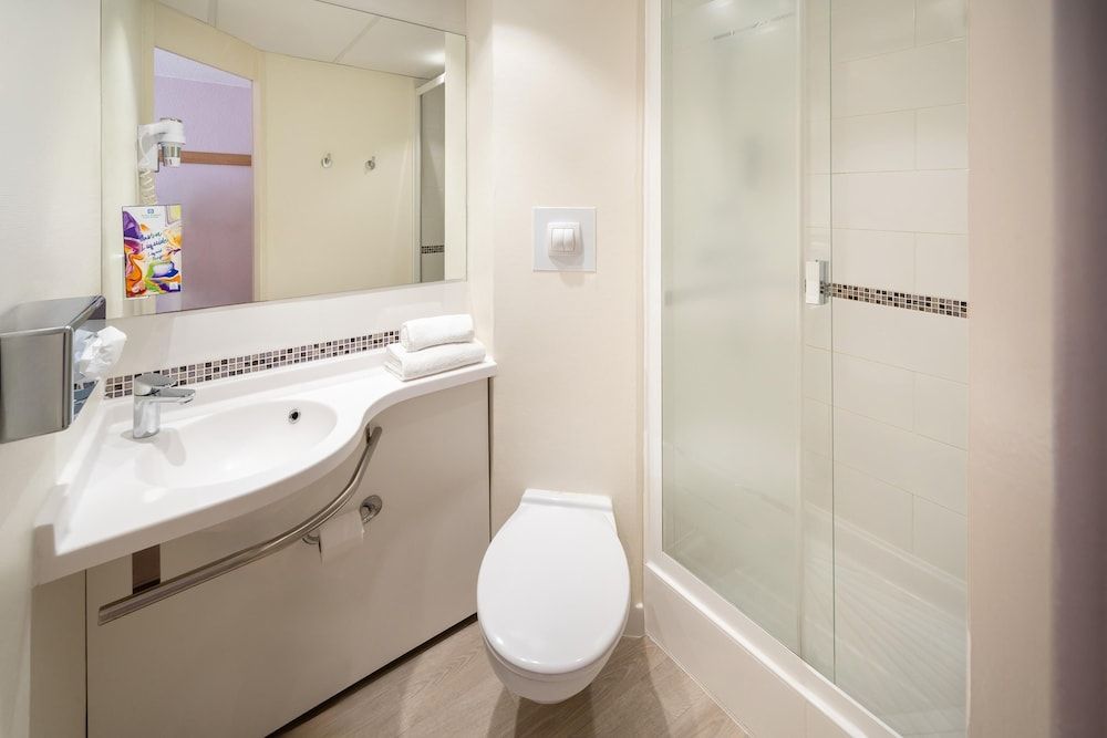 Sure Hotel by Best Western Rennes Chantepie Family Room, Multiple Beds, Non Smoking 9