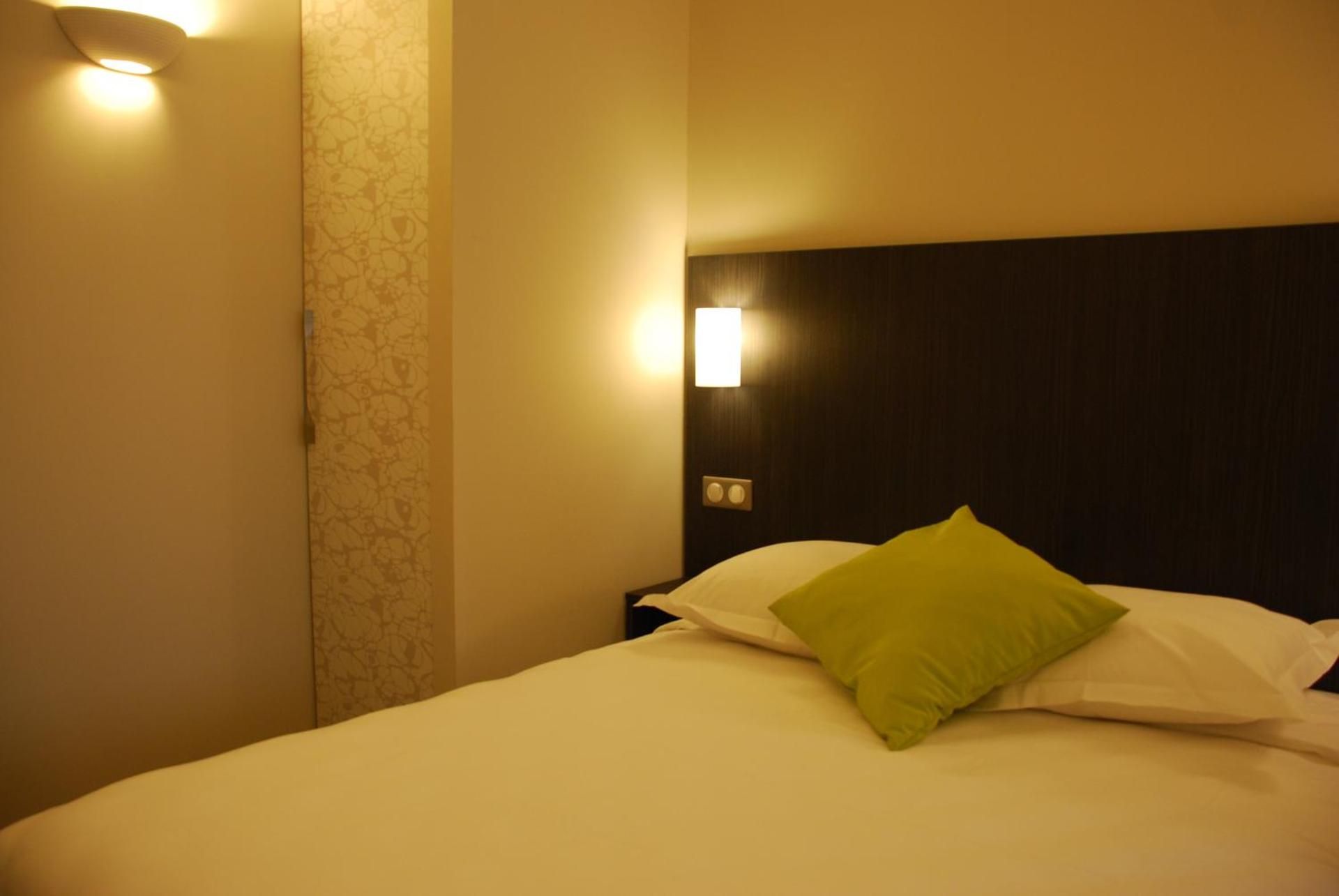Ruthenium Hotel Standard Double Room 3