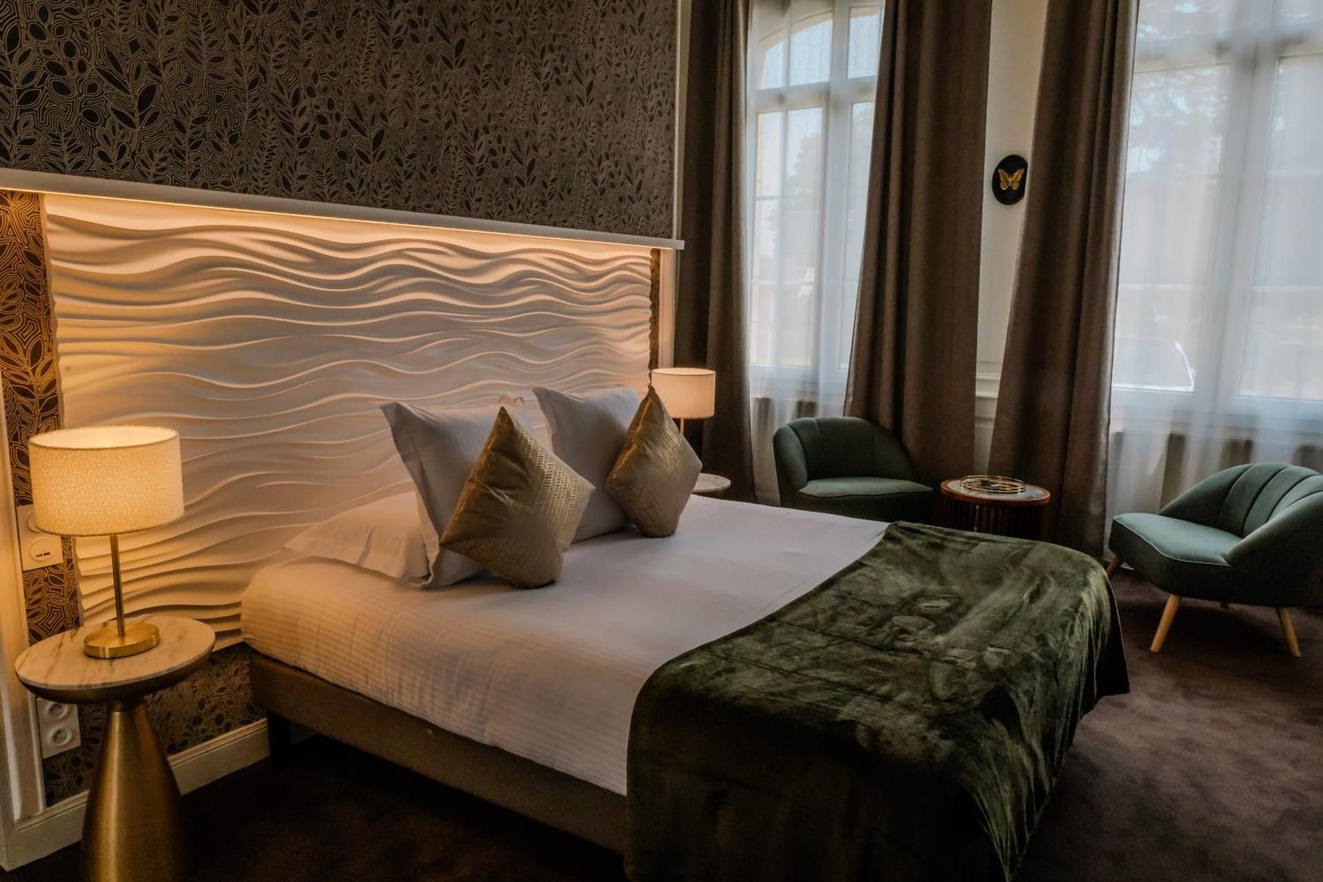 Deluxe Suite with Spa Bath