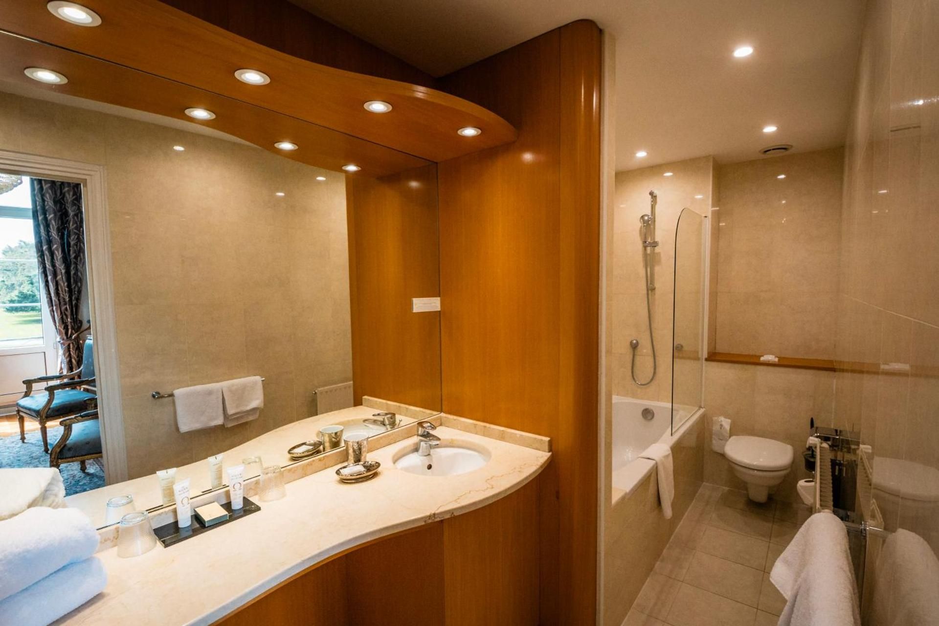 Junior Suite with Garden View