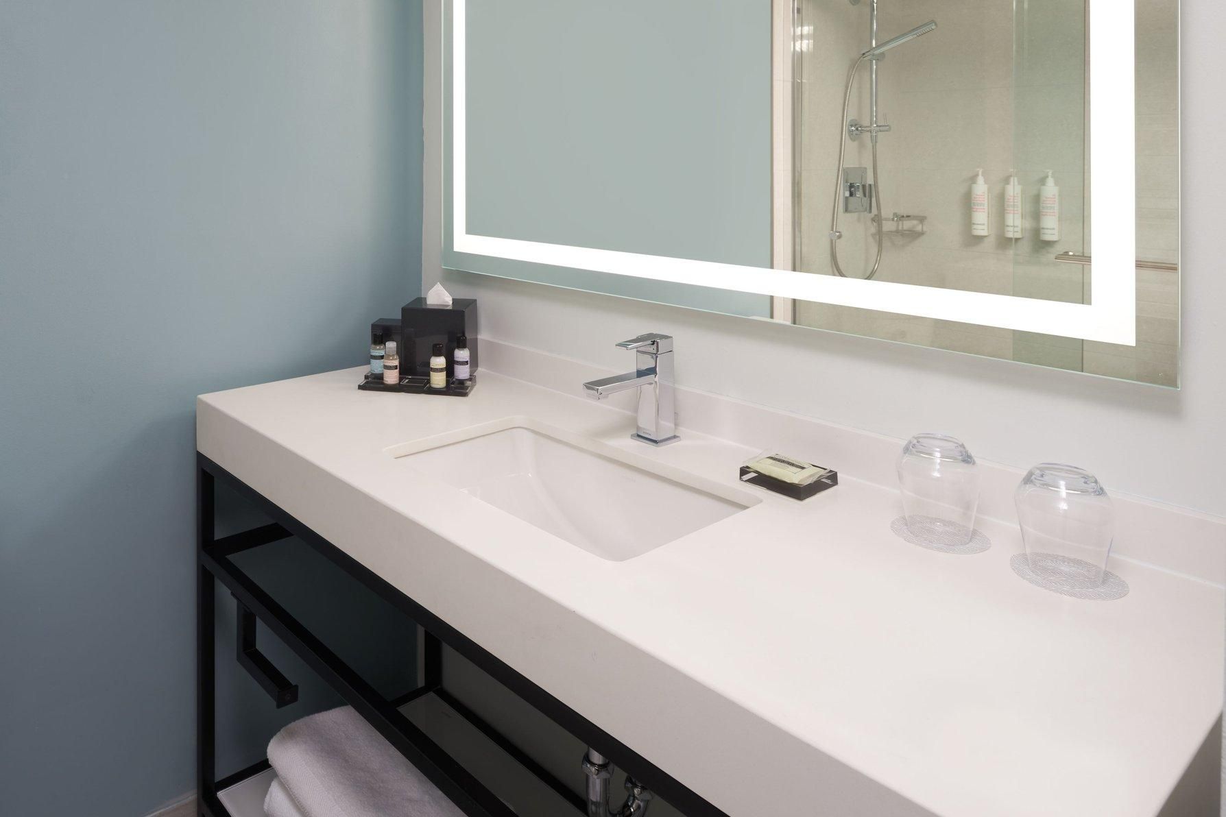 Guest room, 2 Queen, Partial bay view, Balcony