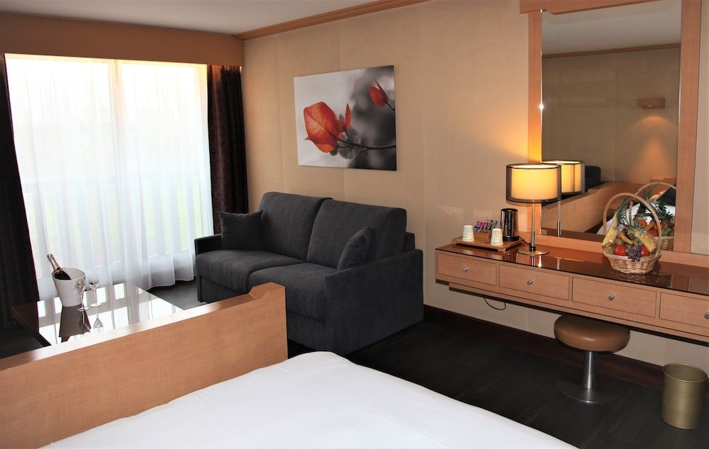 Amirauté Hôtel Deauville Suite (Left Shore Building)