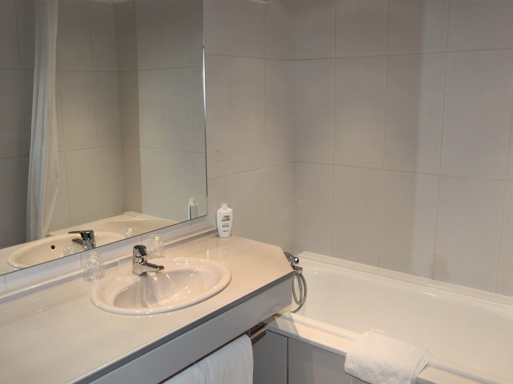 Amirauté Hôtel Deauville Comfort Room (Left Shore Building) 5