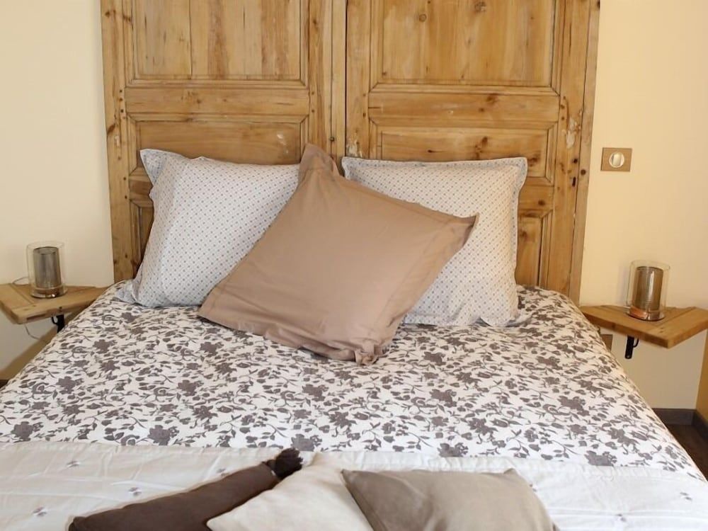 Comfort Double Room, Ensuite, Mountain View (CALCITE)