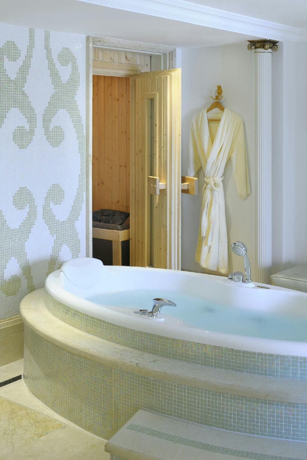 Executive Suite, Suite, 1 King, Balcony