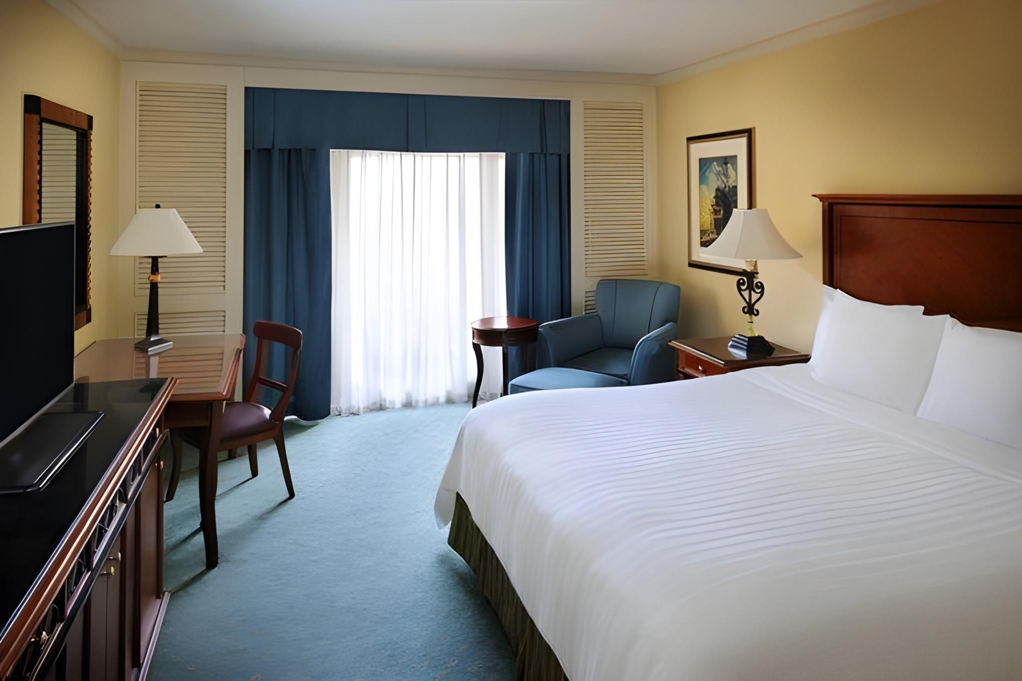 Executive Level, Guest room, 1 King, High floor, Balcony