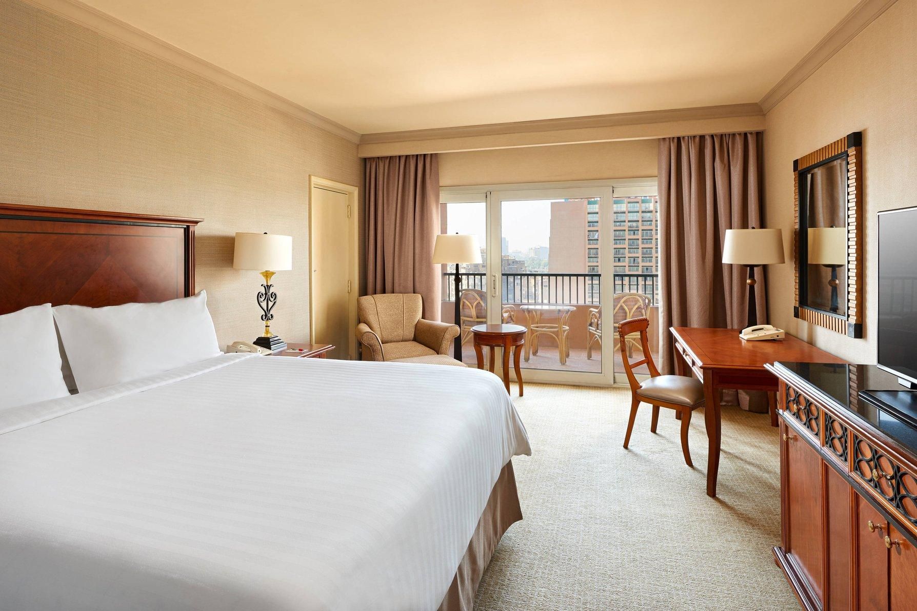 Executive Level, Guest room, 1 King, High floor, Balcony