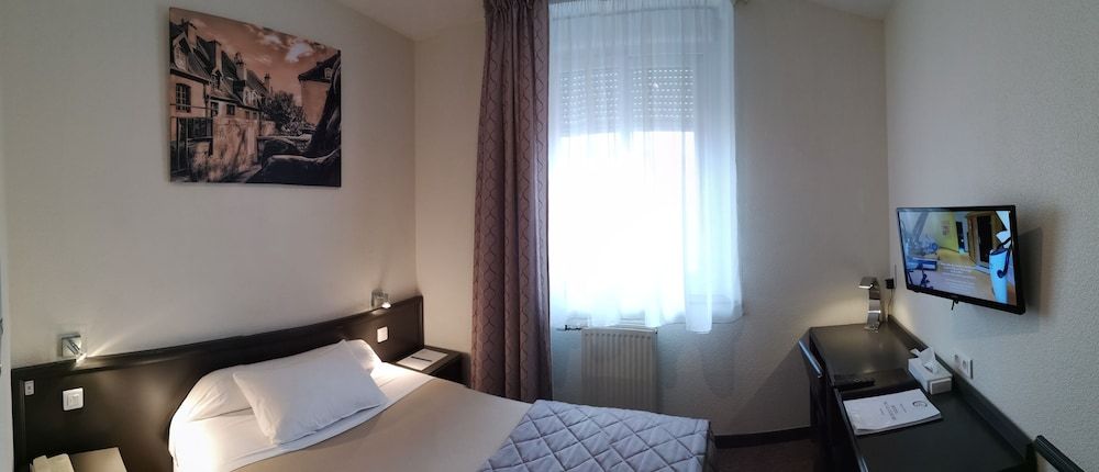 Hôtel de La Cloche SINGLE STANDARD with shower, air-conditioned 2