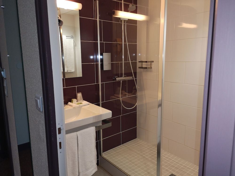 Hôtel de La Cloche SINGLE STANDARD with shower, air-conditioned 4