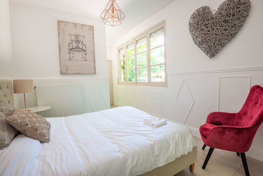 Château Des Ayes Family Triple Room, Park View, Garden Area 4