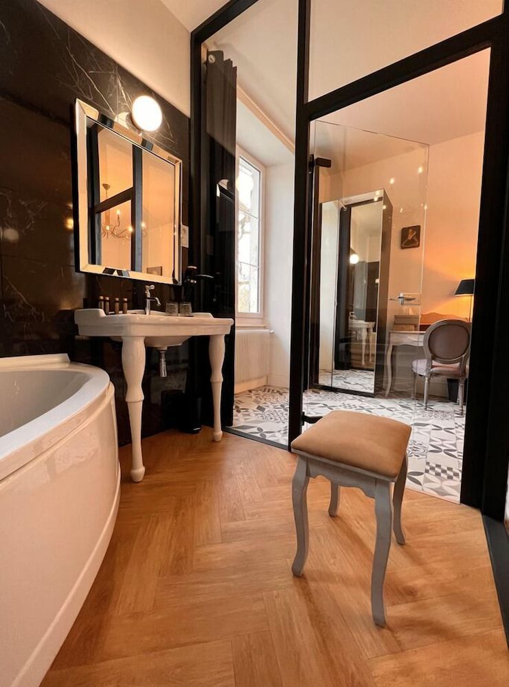 Château Des Ayes Deluxe Double Room 3