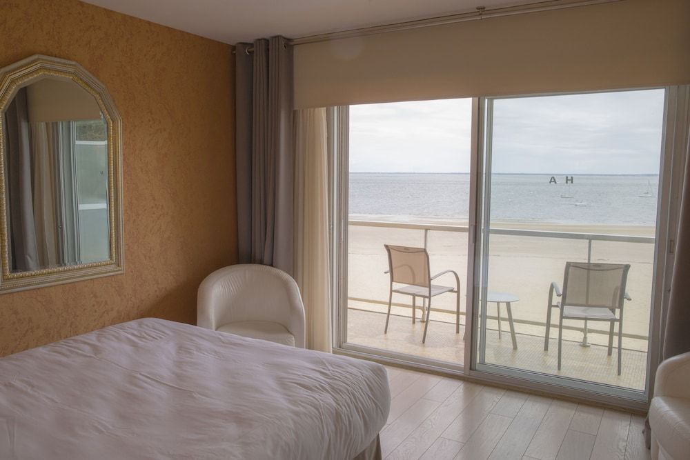Arc Hôtel sur Mer Double Room, Terrace, Sea View 5