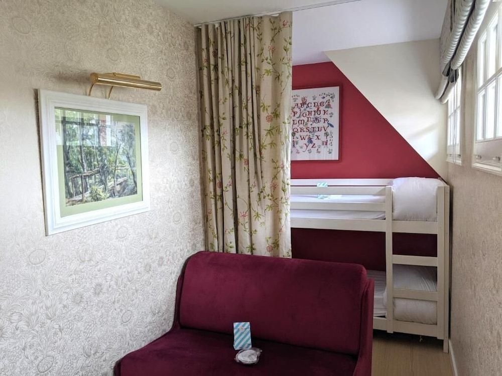 Family Room (Standard)