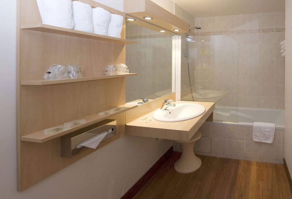 Hôtel Vert Quadruple Room 2