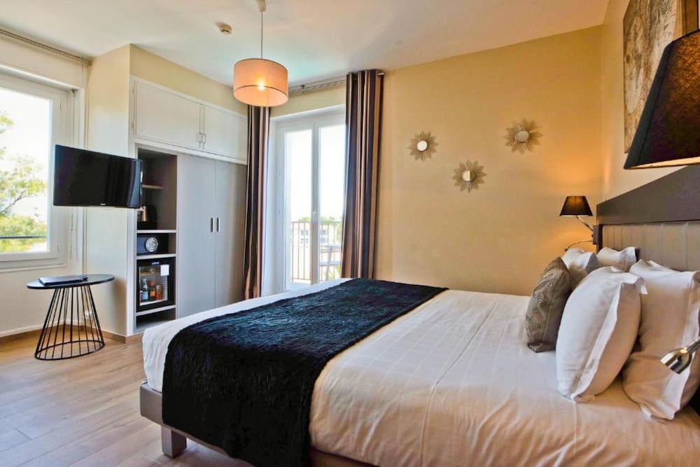 Standard Double Room, Balcony, Partial Sea View