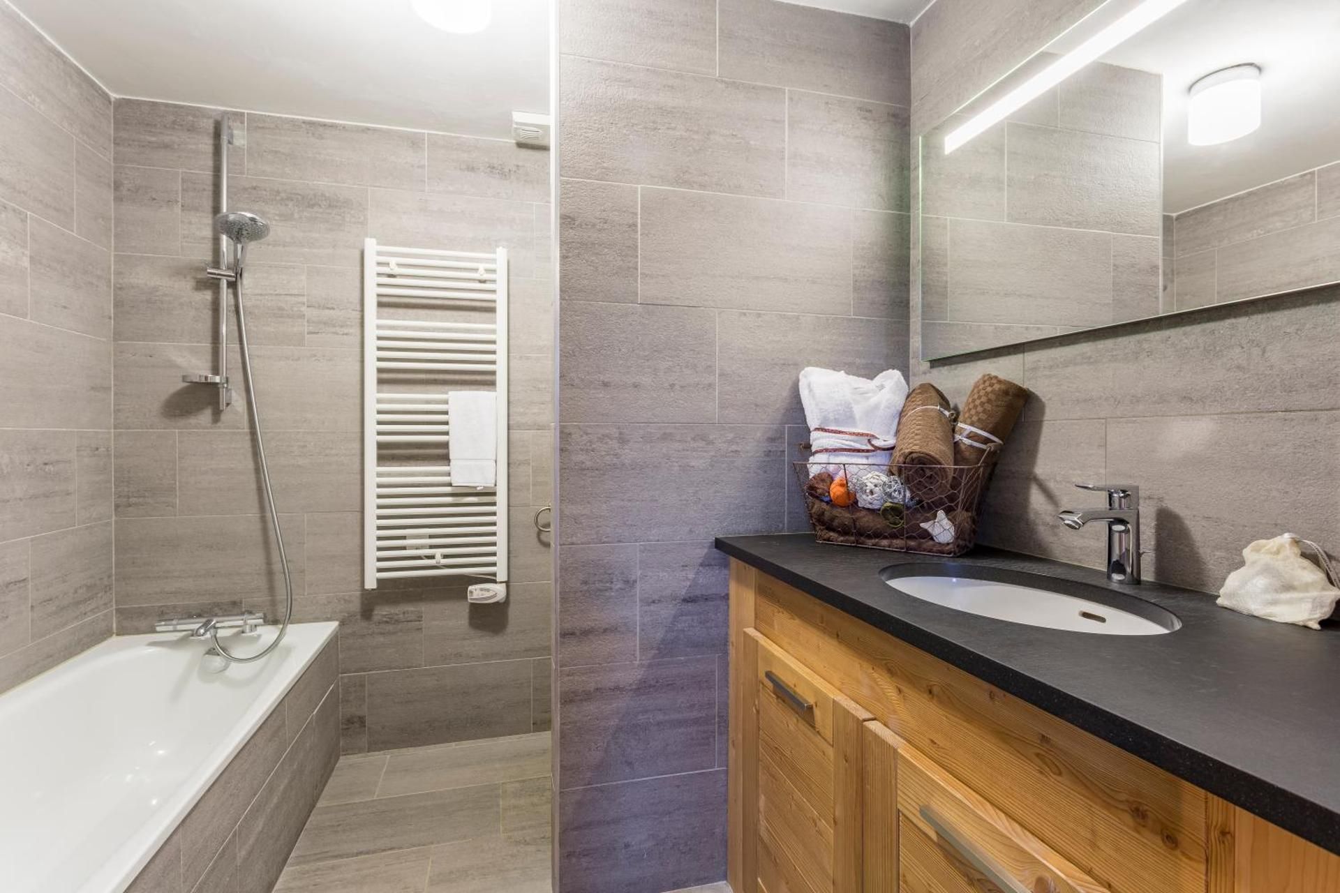 Four-Bedroom Duplex Apartment (7-9 People)