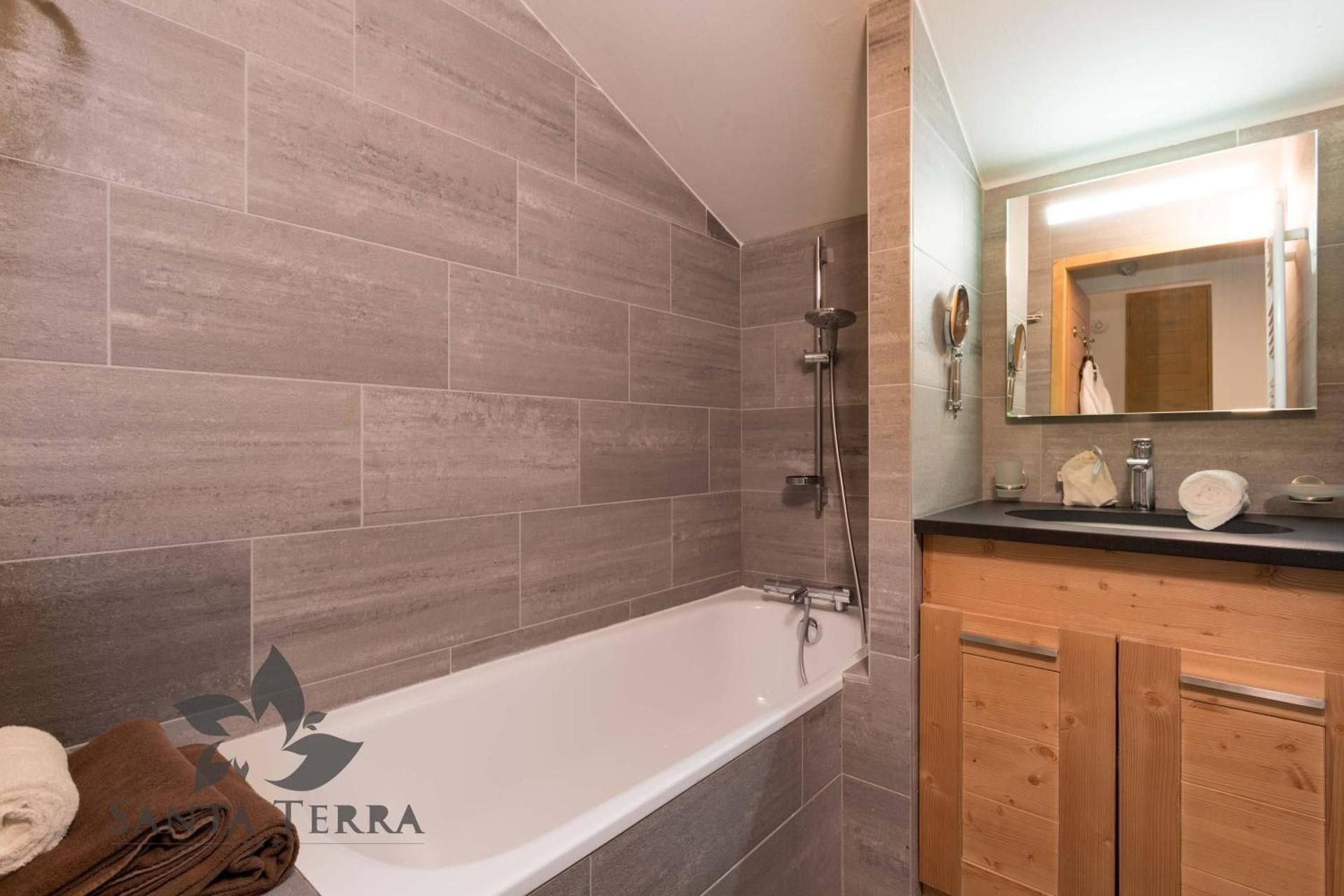 One-Bedroom Apartment (3-5 People)