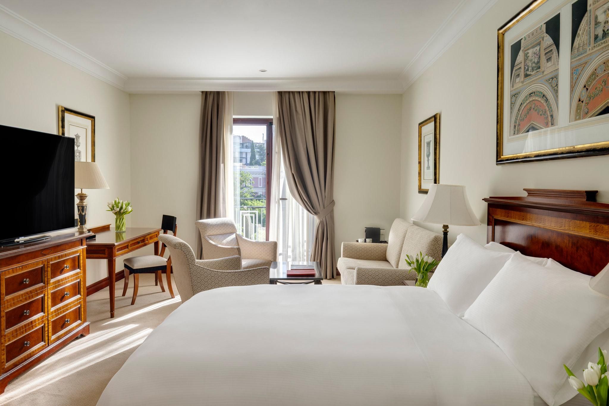 1 King Junior Suite Club Lounge Access Castellana View