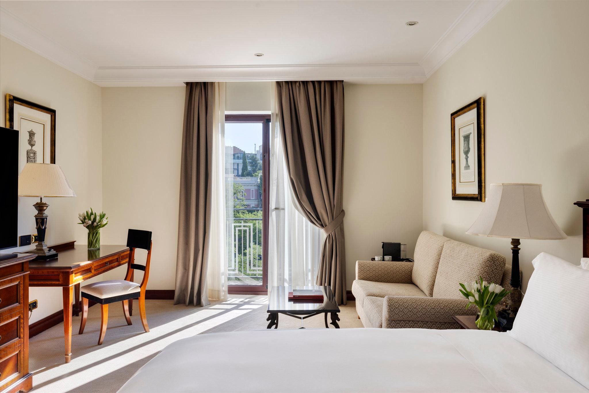 1 King Junior Suite Club Lounge Access Castellana View