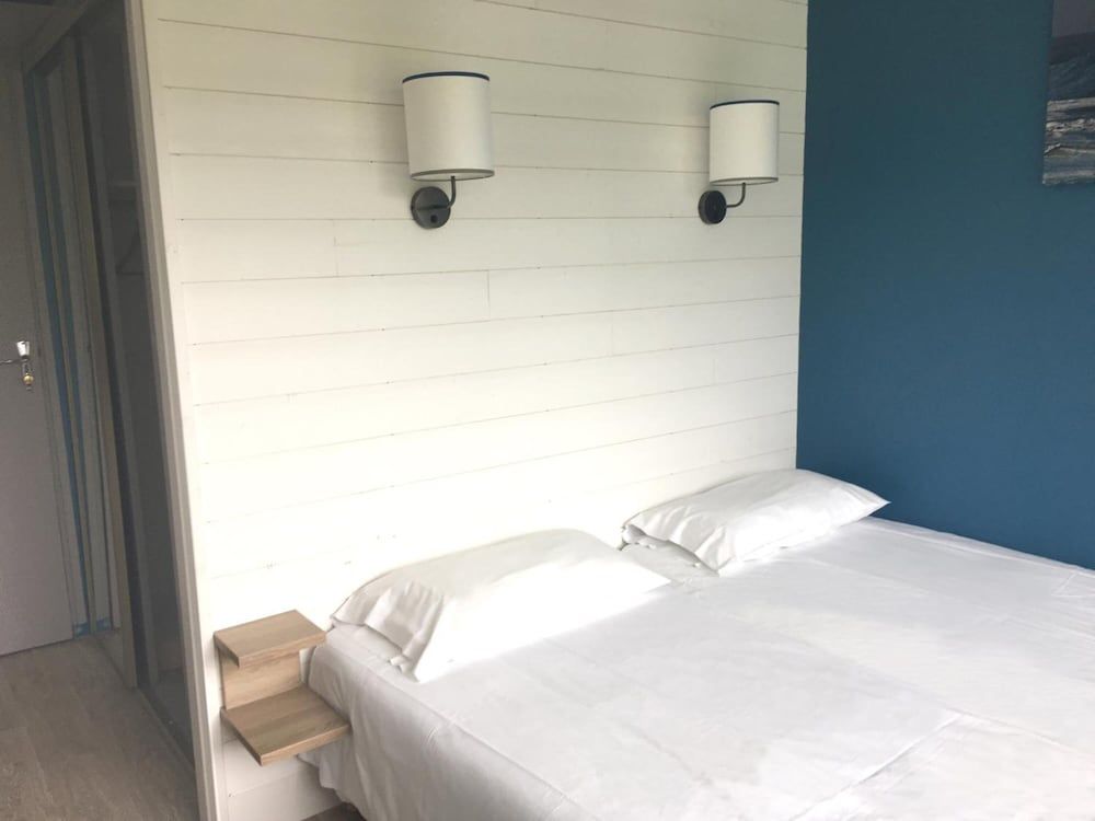 Family Room, Connecting Rooms