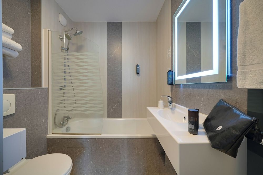 Brit Hotel Le Cottage Twin Room 4