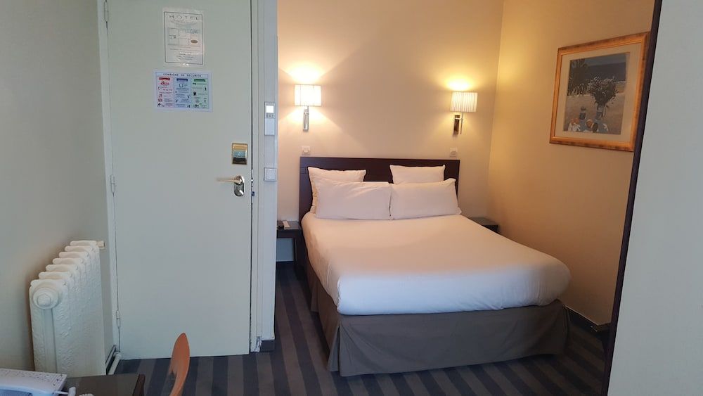 Hôtel Saint Cyr Etoile Standard Double Room, 1 Double Bed 3