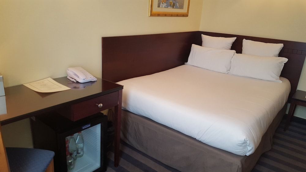 Hôtel Saint Cyr Etoile Standard Double Room, 1 Double Bed 4