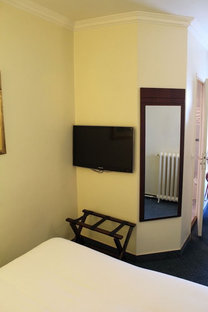 Hôtel Saint Cyr Etoile Standard Double Room, 1 Double Bed 9