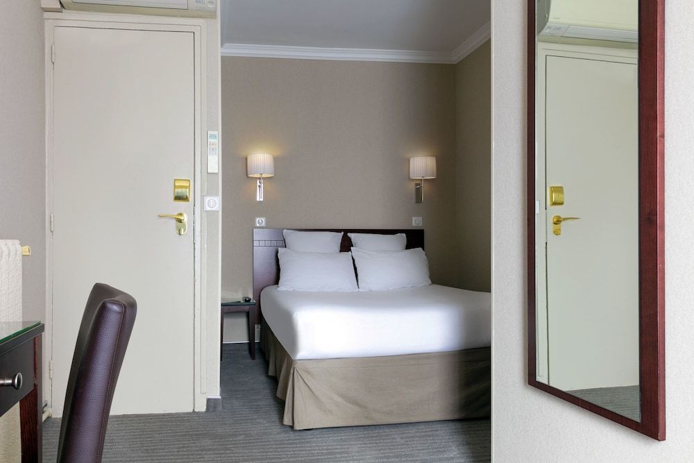 Hôtel Saint Cyr Etoile Standard Double Room, 1 Double Bed 5