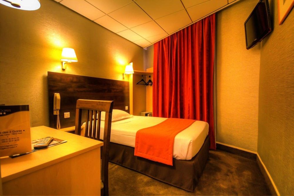 undefined Hôtel des Trois Gares 2