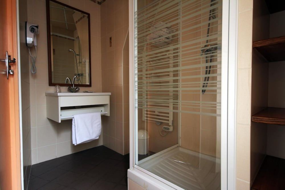 Hôtel des Trois Gares Double Room 5