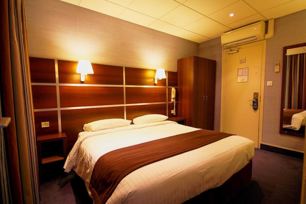 undefined Hôtel des Trois Gares