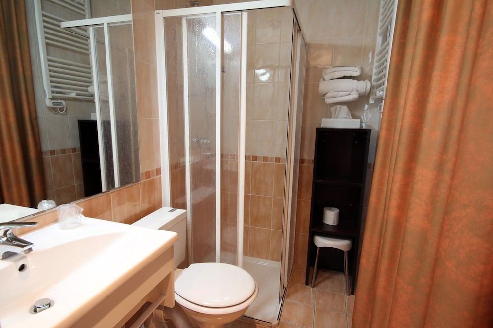 Hôtel des Trois Gares Double Room 6