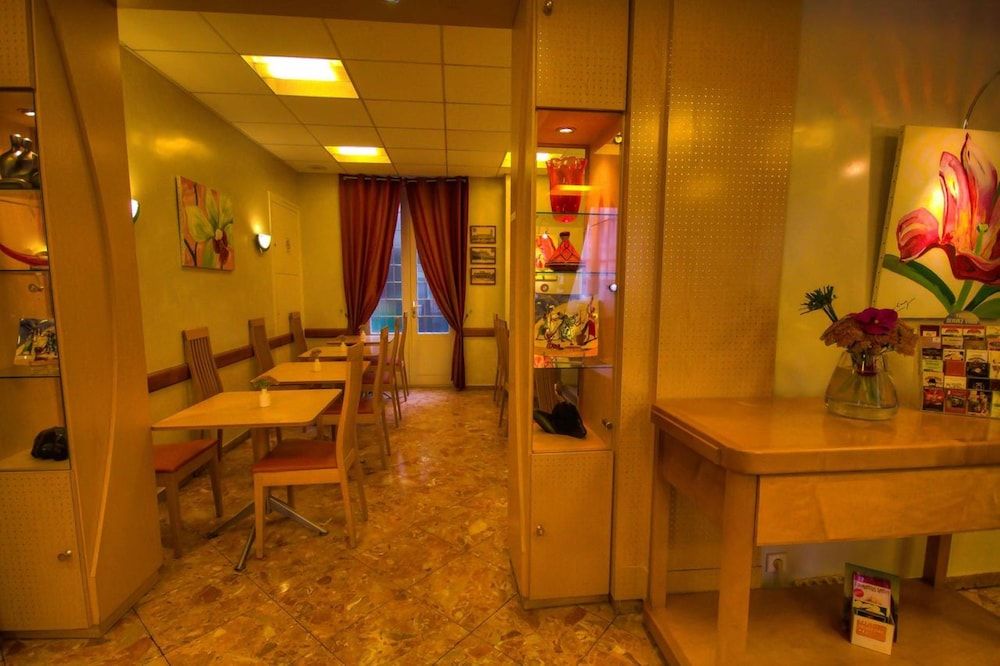 undefined Hôtel des Trois Gares 9