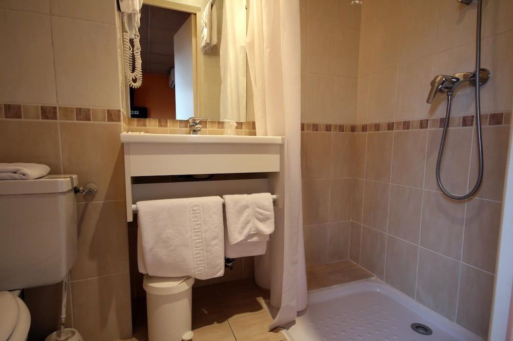 Hôtel des Trois Gares Double Room 4