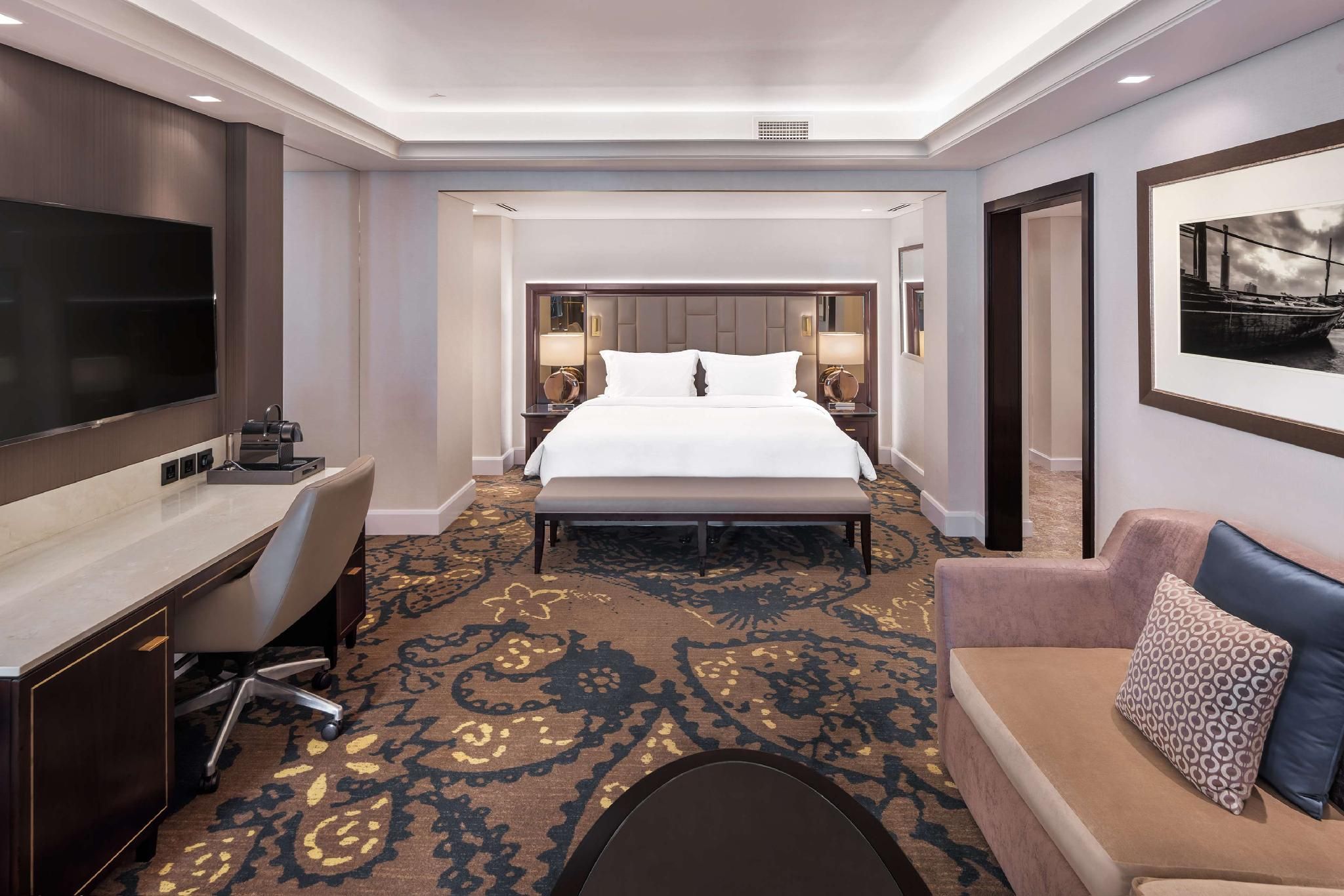 Junior Suite - Creek View & Lounge Access