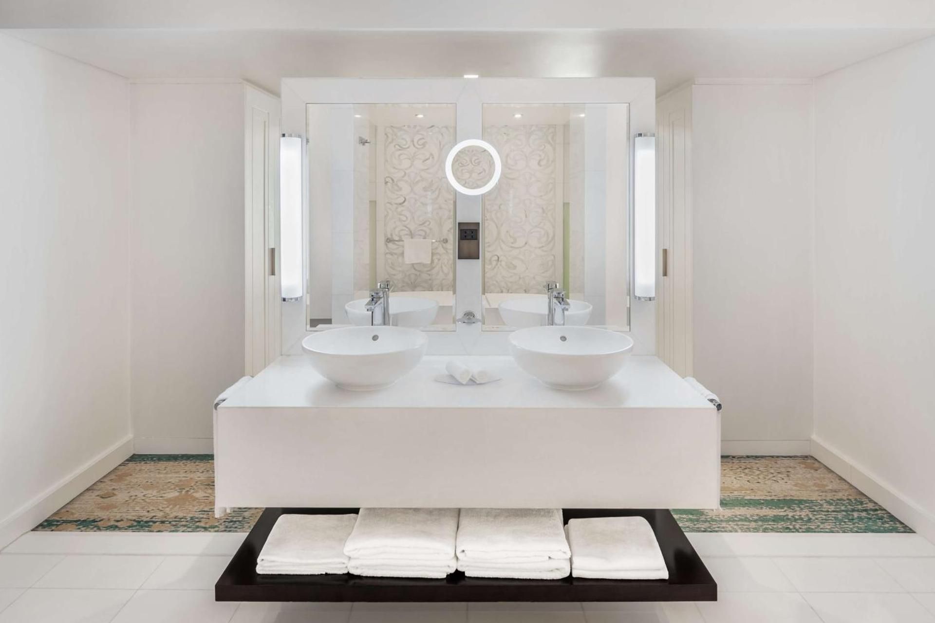 Presidential Suite - Lounge Access