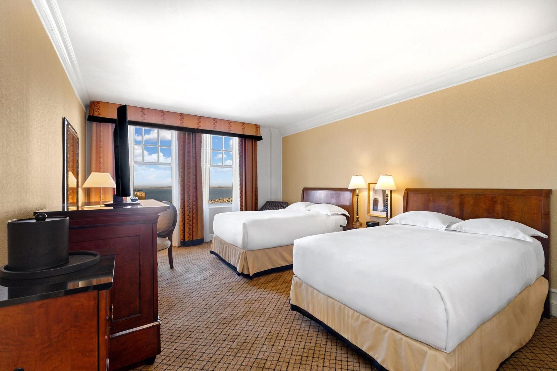 2 Double Beds with View